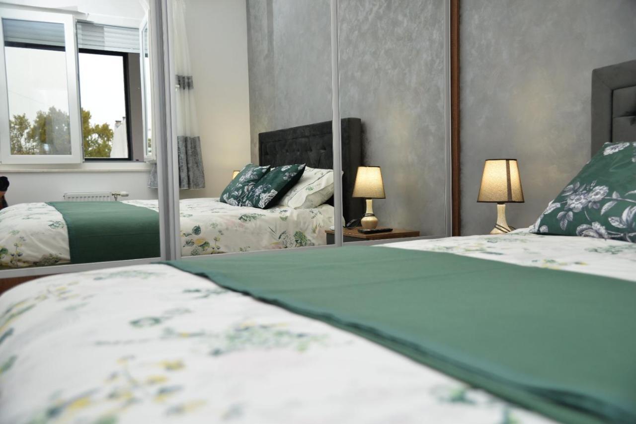Mirror Apartment With Private Parking Novi Sad Exterior foto