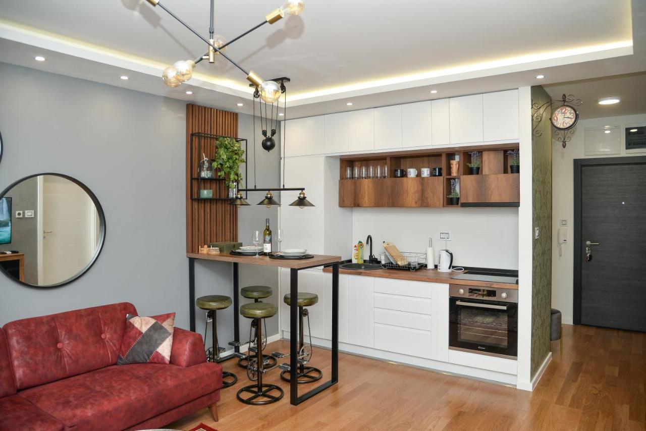 Mirror Apartment With Private Parking Novi Sad Exterior foto