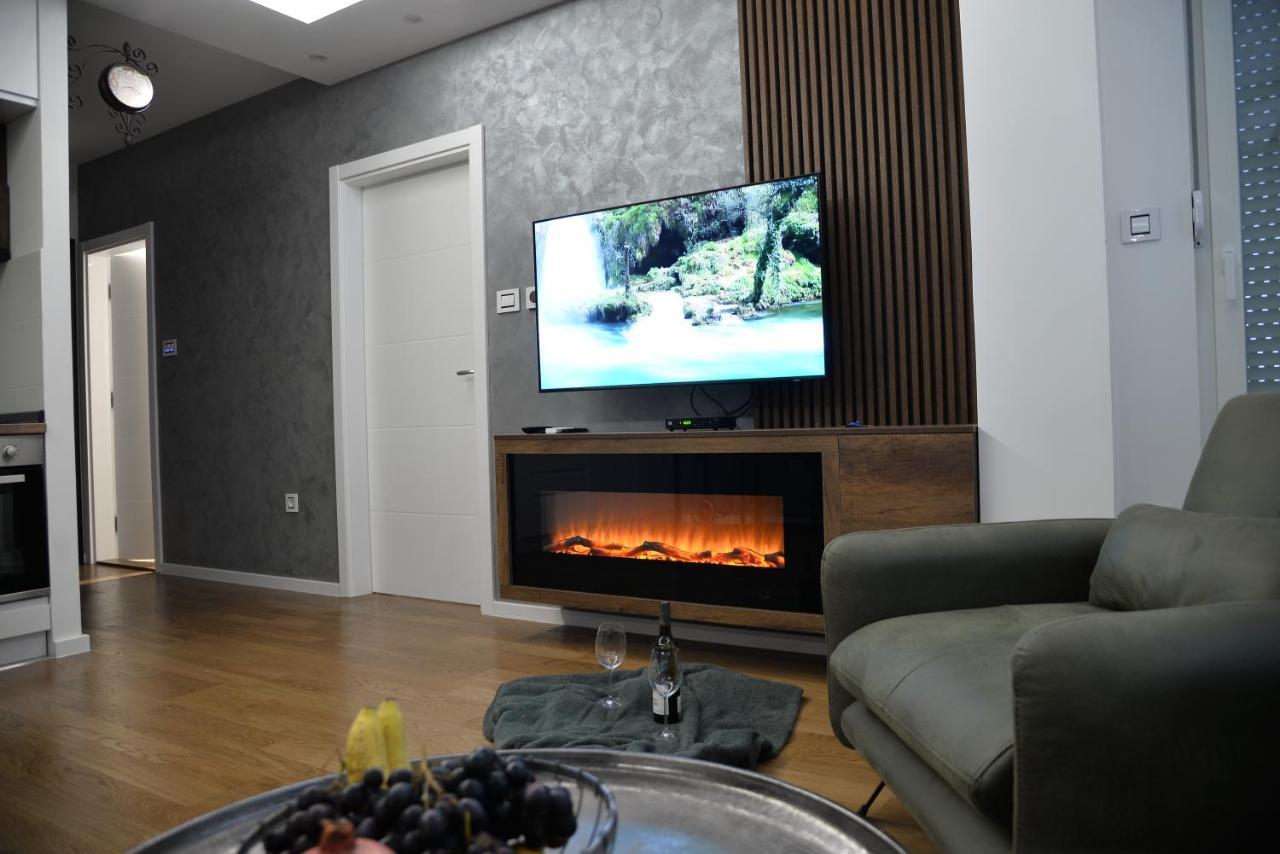 Mirror Apartment With Private Parking Novi Sad Exterior foto